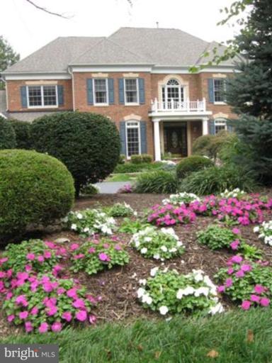 3011 Hunt Road Oakton, VA 22124 - Photo 23 of 30 Circular Driveway and gracious entrance
