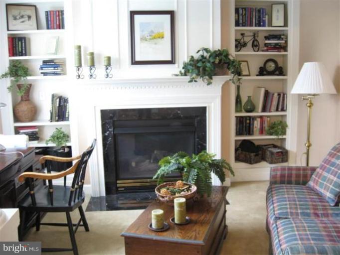 3011 Hunt Road Oakton, VA 22124 - Photo 25 of 30 Master Bedrom Sitting Area