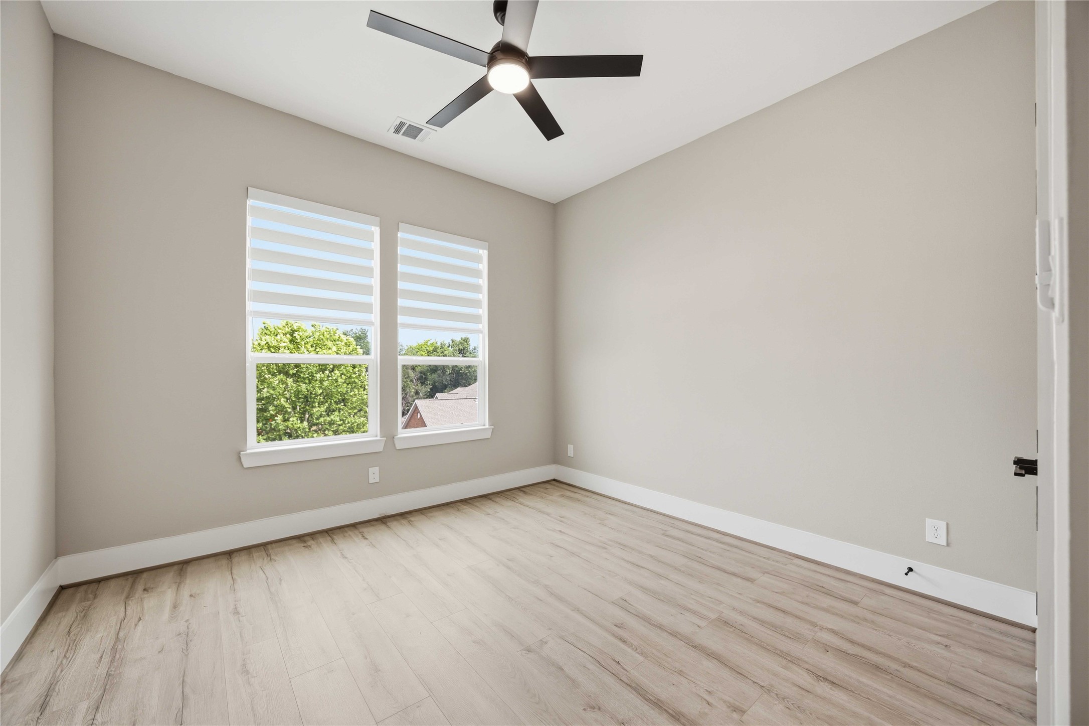 4013 Griggs Road, Unit B Houston, TX 77021 - Photo 7 of 9 Primary suite on 3rd level