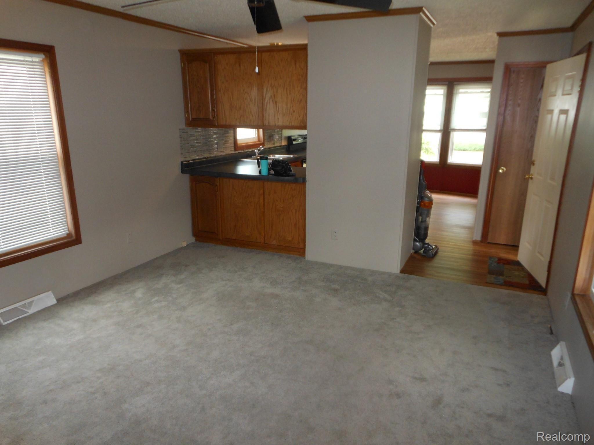 3333 Ravenswood Road Marysville, MI 48040 - Photo 11 of 16 DSCN1930.JPG