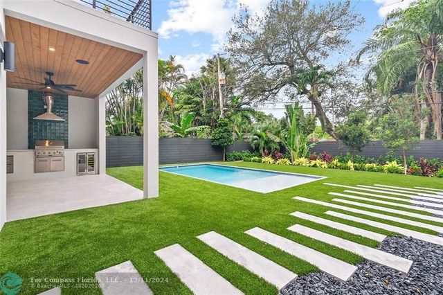 a view of a house with backyard and porch