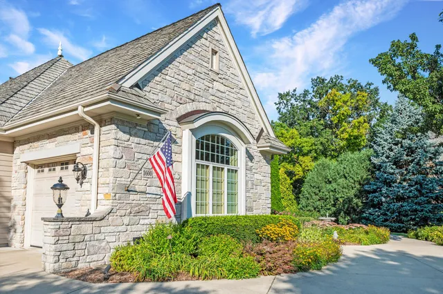 $1,298,000 | 1600 Juniper Way, Hartland, WI 53029
