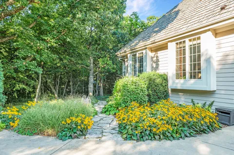 $1,298,000 | 1600 Juniper Way, Hartland, WI 53029