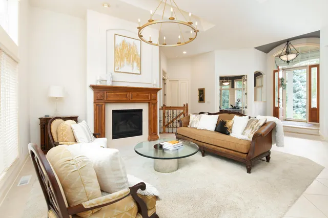 $1,298,000 | 1600 Juniper Way, Hartland, WI 53029