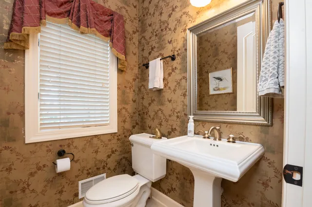 $1,298,000 | 1600 Juniper Way, Hartland, WI 53029