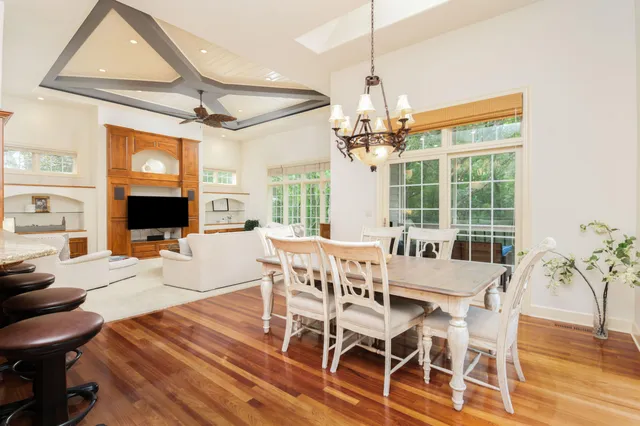 $1,298,000 | 1600 Juniper Way, Hartland, WI 53029