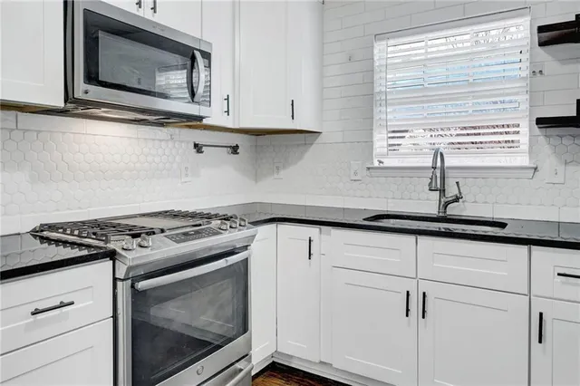 $299,999 | 310 Parkview Pl Drive, McDonough, GA 30253