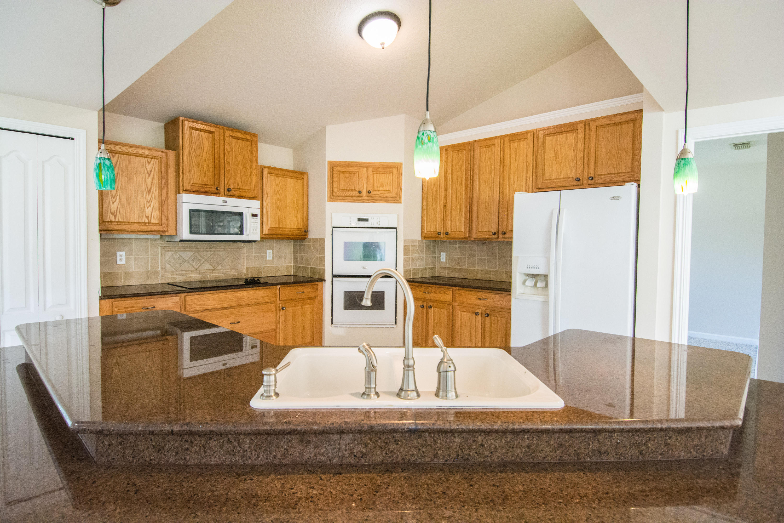 1092 Southwest Fenway Road Port St. Lucie, FL 34953 - Photo 22 of 40 05_Kitchen (2)