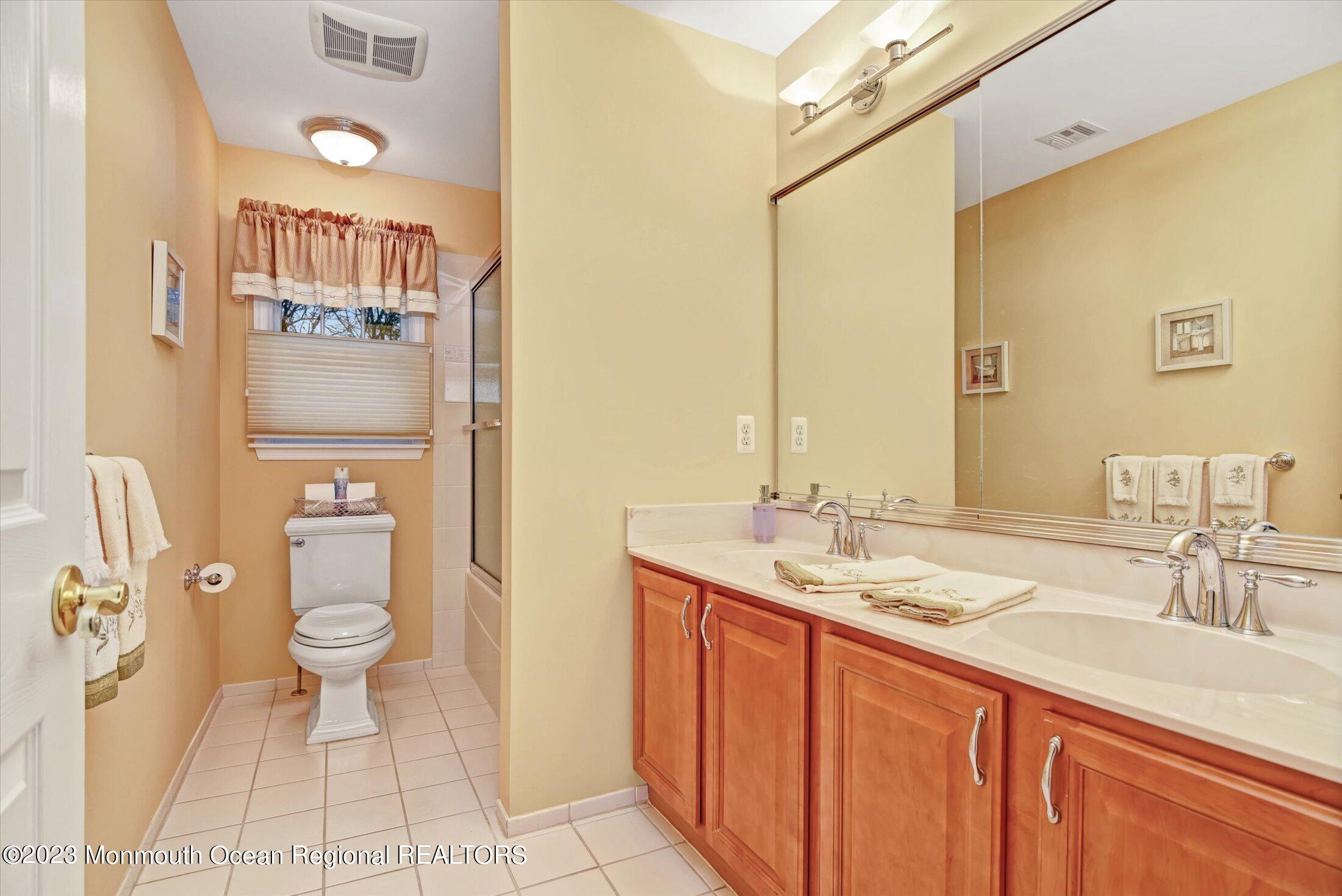 112 Mesa Verde Lane Howell, NJ 07731 - Photo 22 of 48 23-Bathroom