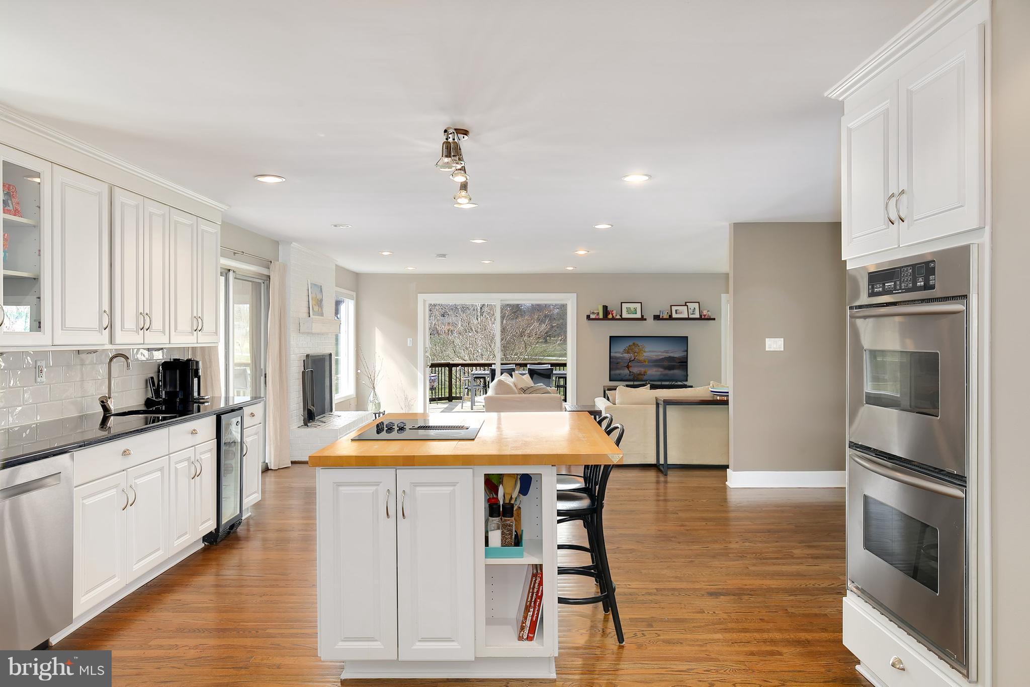 11302 Wedge Drive Reston, VA 20190 - Photo 14 of 30 Kitchen