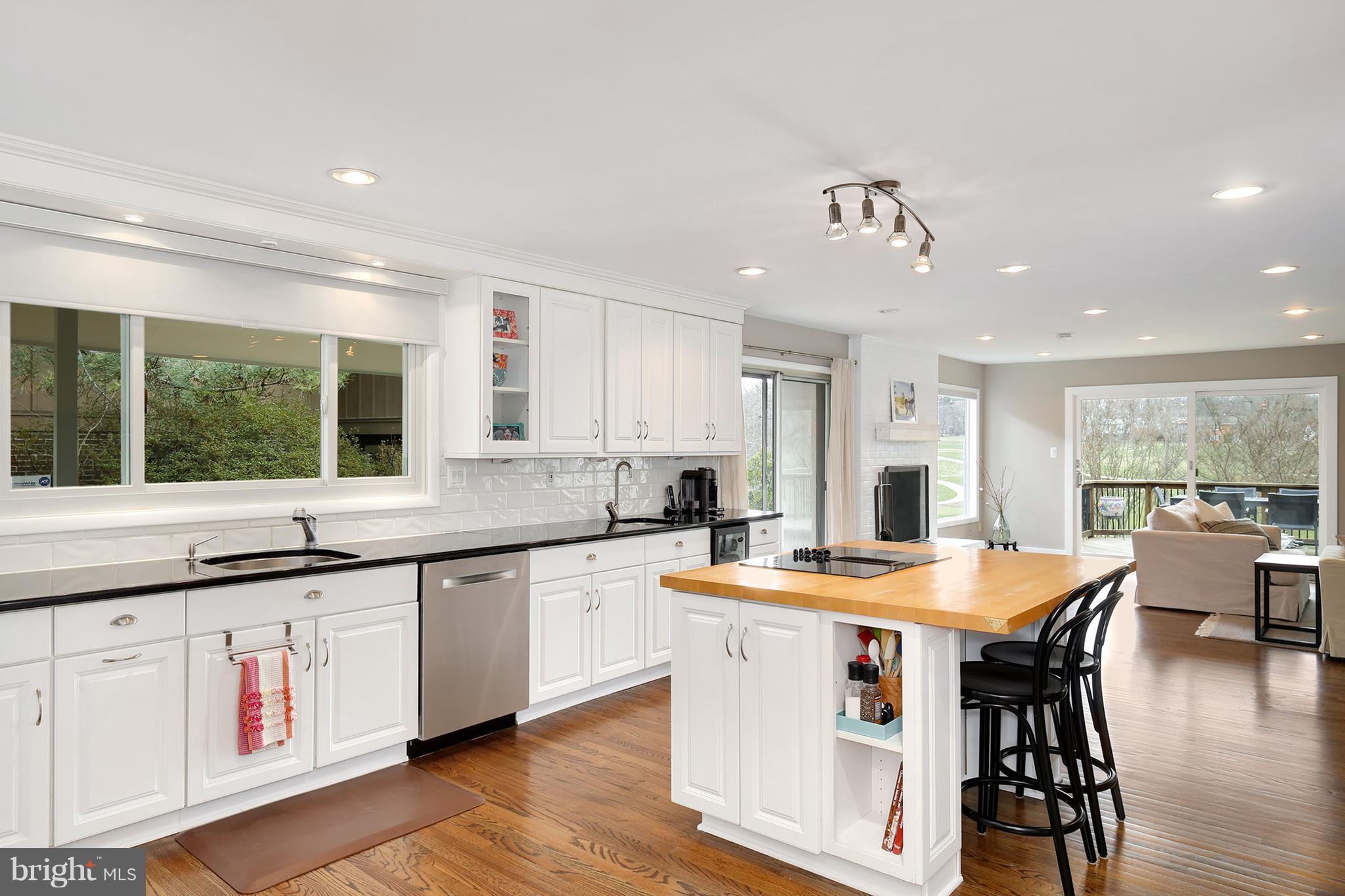 11302 Wedge Drive Reston, VA 20190 - Photo 15 of 30 Kitchen