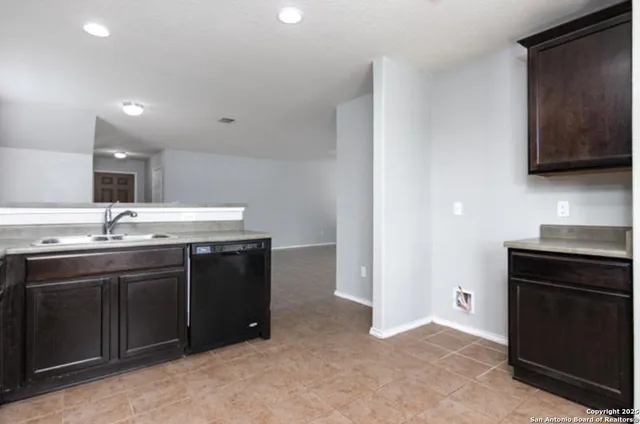 $2,000 | 3710 Coyote Creek, Selma, TX 78154