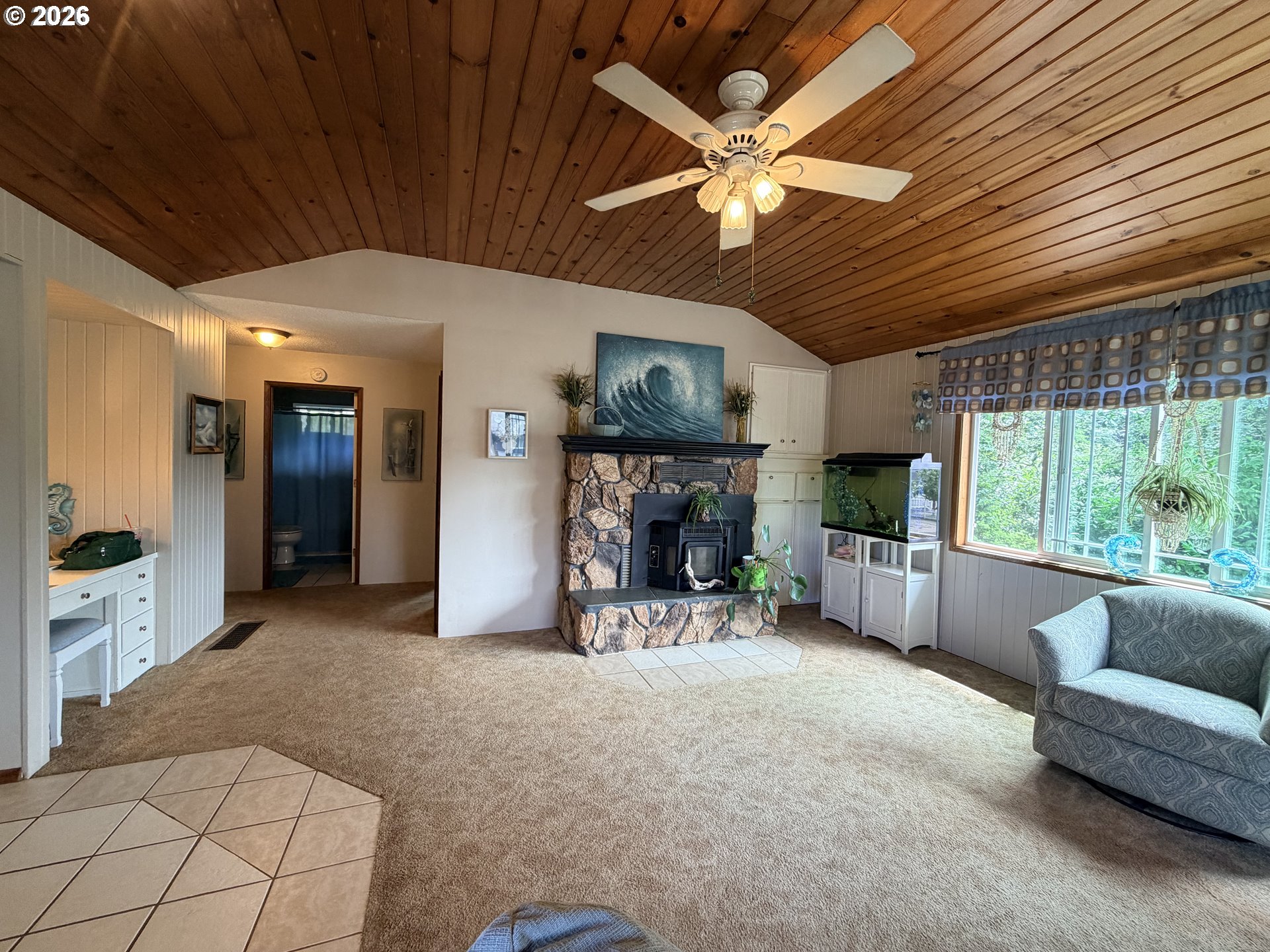 2260 Arthur Drive Reedsport, OR 97467 - Photo 6 of 36 Living Room