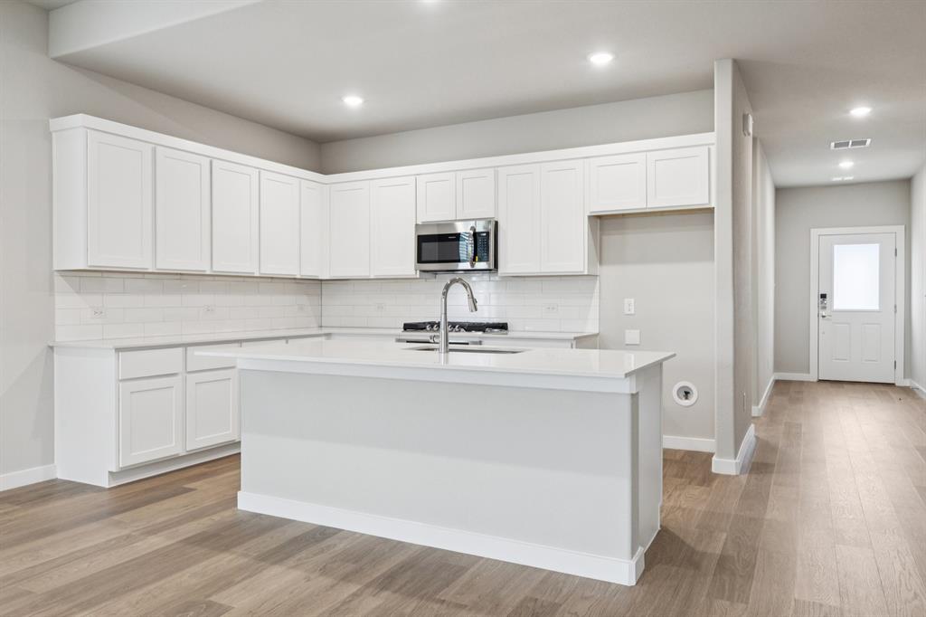 15212 Supreme Street Aledo, TX 76008 - Photo 8 of 34 Kitchen in the Stanley II home plan by Trophy Signature Homes – REPRESENTATIVE PHOTO