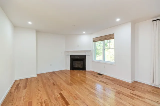 $499,000 | 163 Woodview Way, Unit 2, Manchester, NH 03102