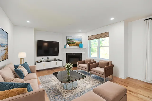 $499,000 | 163 Woodview Way, Unit 2, Manchester, NH 03102