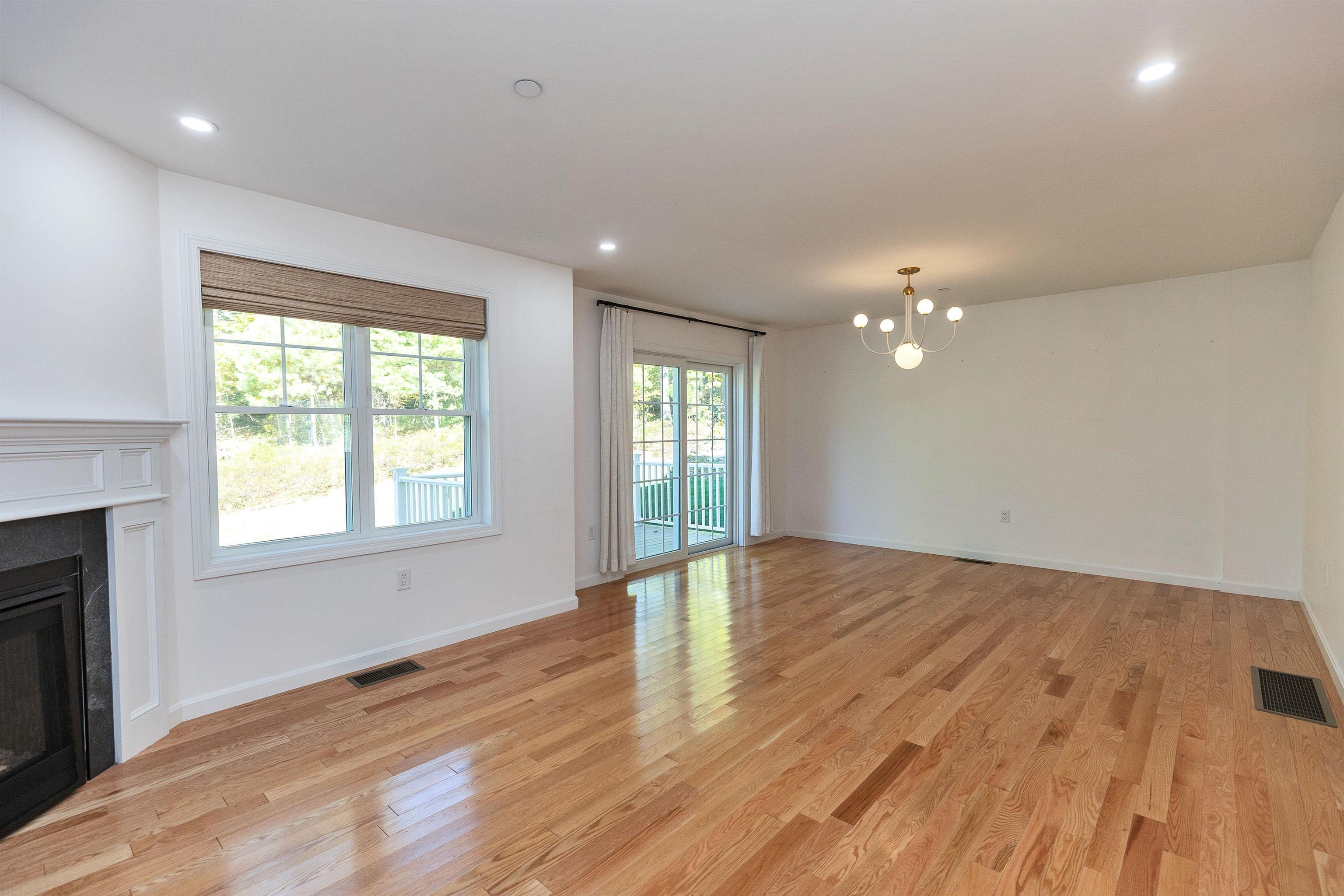 163 Woodview Way, Unit 2 Manchester, NH 03102 - Photo 18 of 43