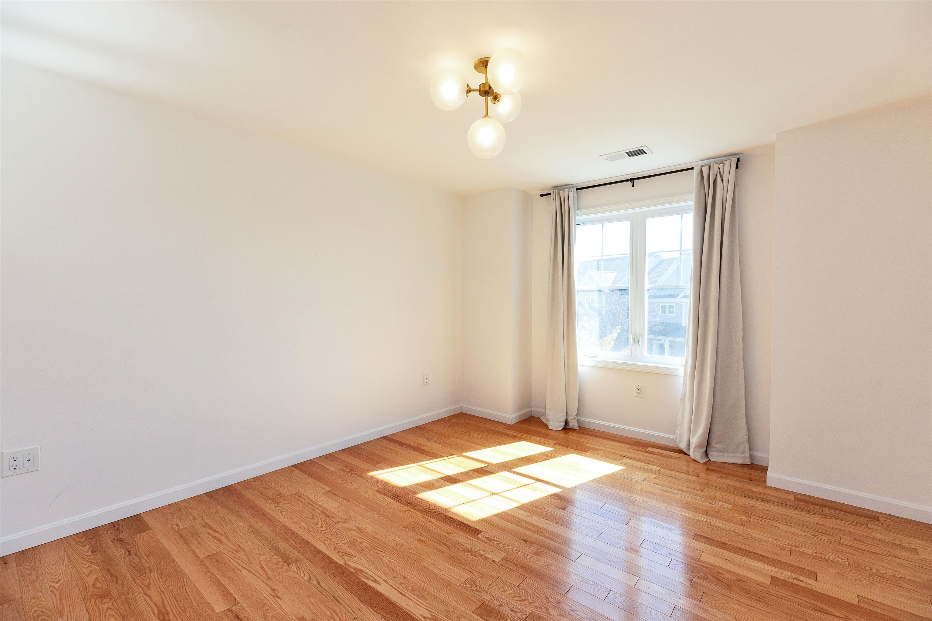 163 Woodview Way, Unit 2 Manchester, NH 03102 - Photo 21 of 43