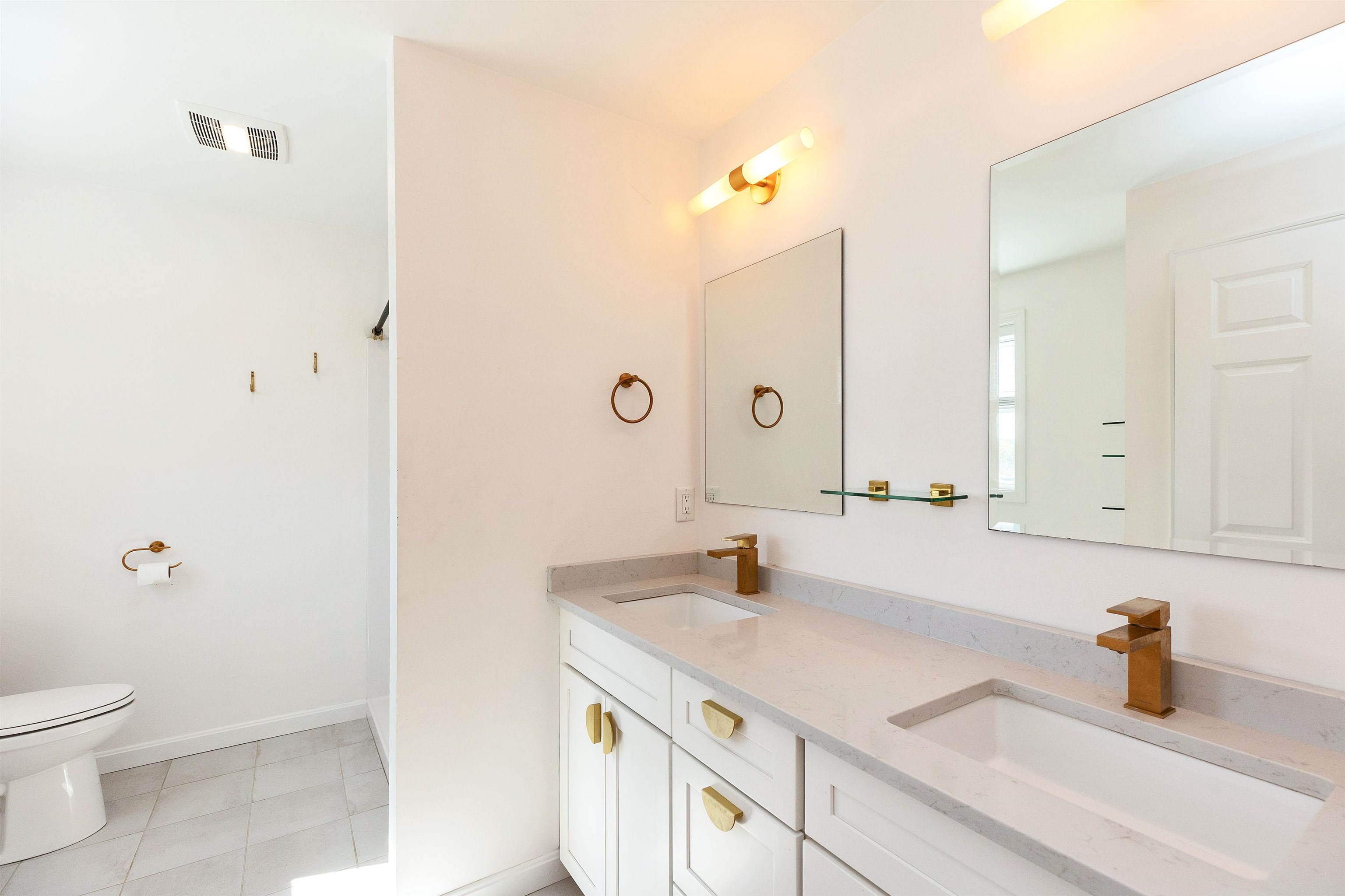 163 Woodview Way, Unit 2 Manchester, NH 03102 - Photo 24 of 43