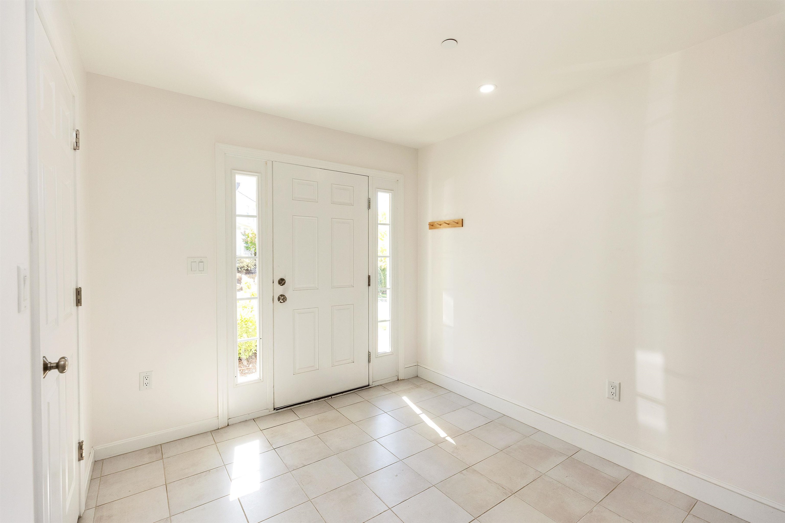 163 Woodview Way, Unit 2 Manchester, NH 03102 - Photo 3 of 43