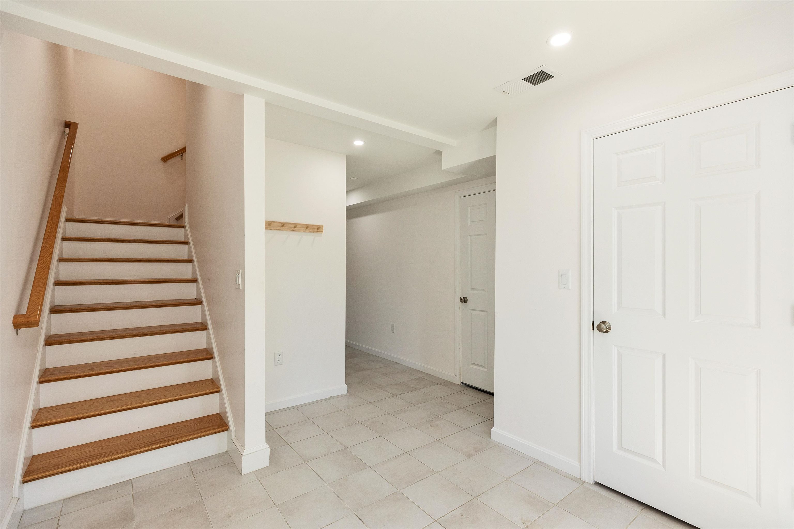 163 Woodview Way, Unit 2 Manchester, NH 03102 - Photo 31 of 43