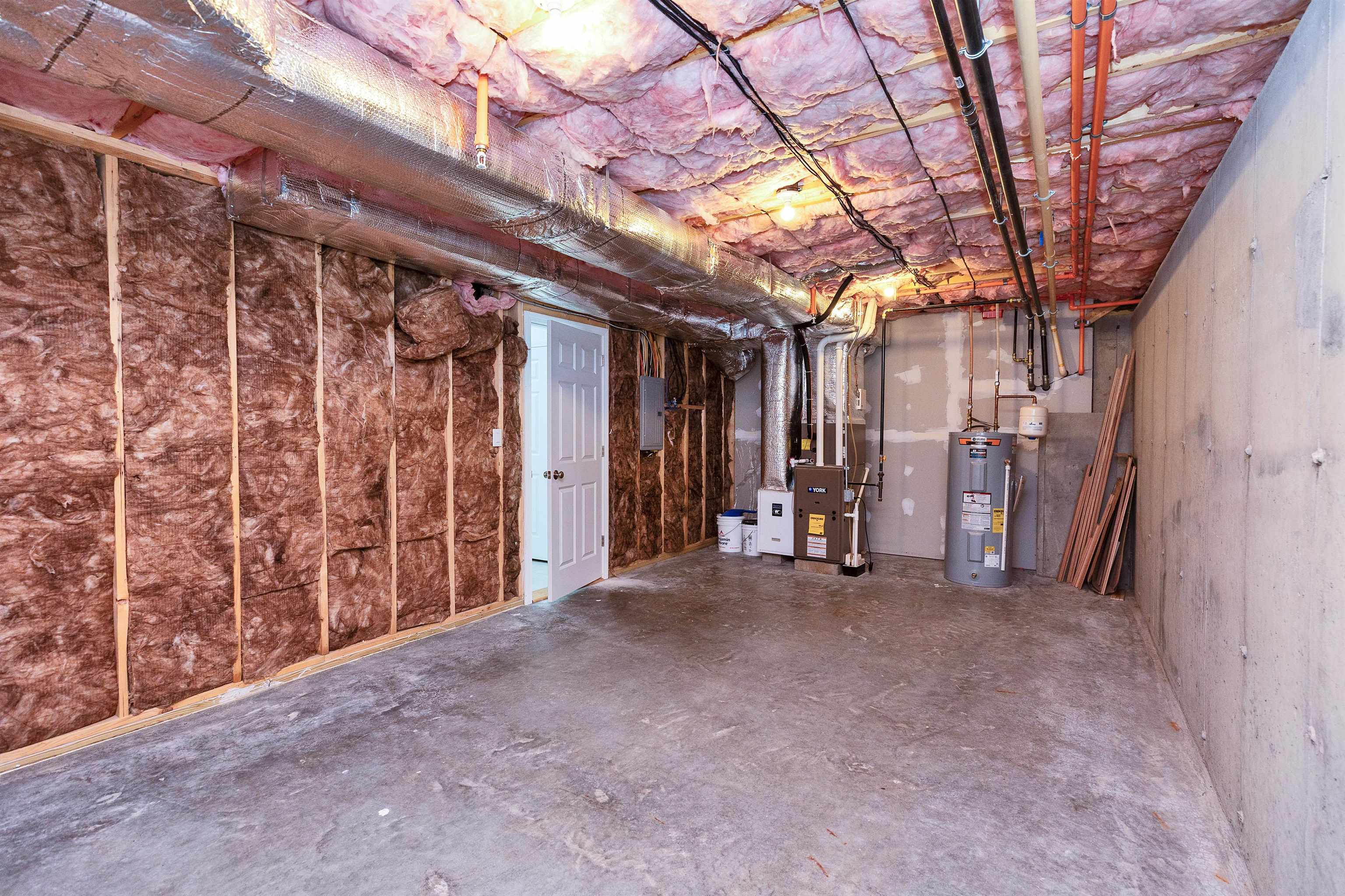 163 Woodview Way, Unit 2 Manchester, NH 03102 - Photo 33 of 43