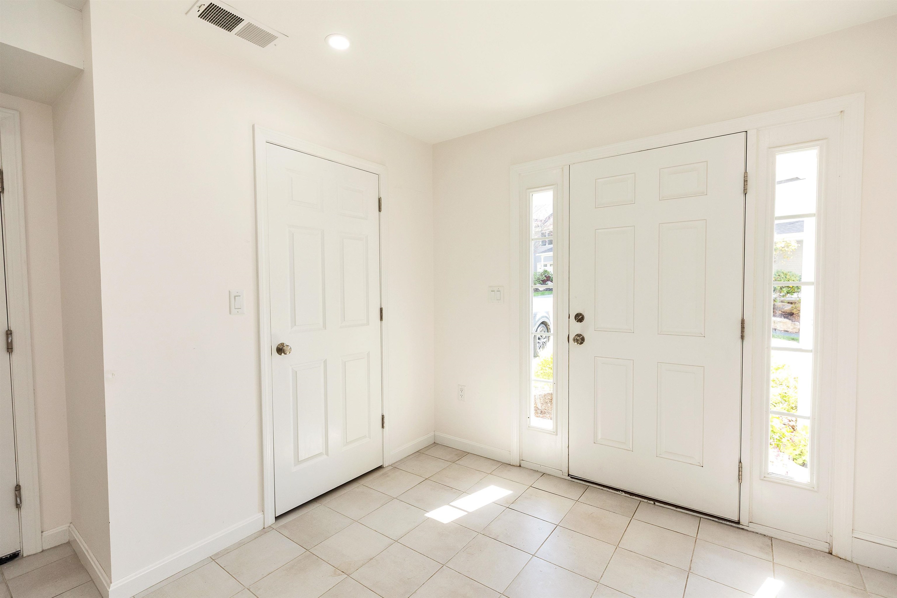 163 Woodview Way, Unit 2 Manchester, NH 03102 - Photo 34 of 43