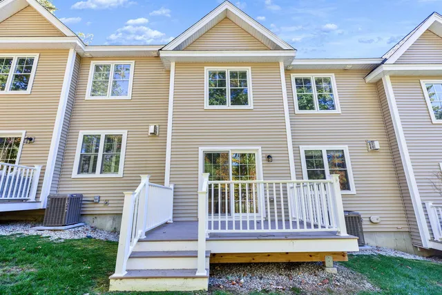 $499,000 | 163 Woodview Way, Unit 2, Manchester, NH 03102