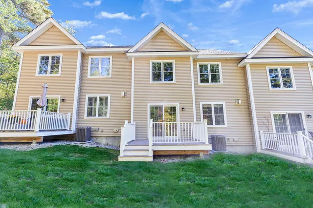 $499,000 | 163 Woodview Way, Unit 2, Manchester, NH 03102