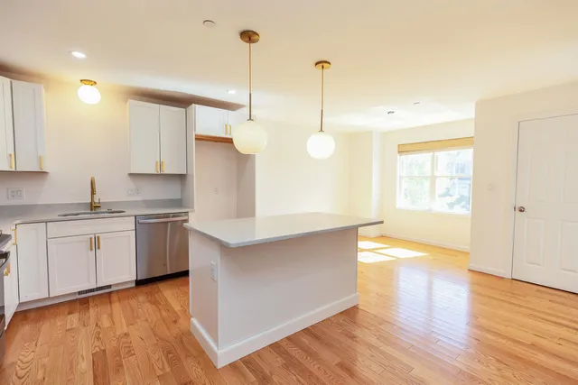 $499,000 | 163 Woodview Way, Unit 2, Manchester, NH 03102