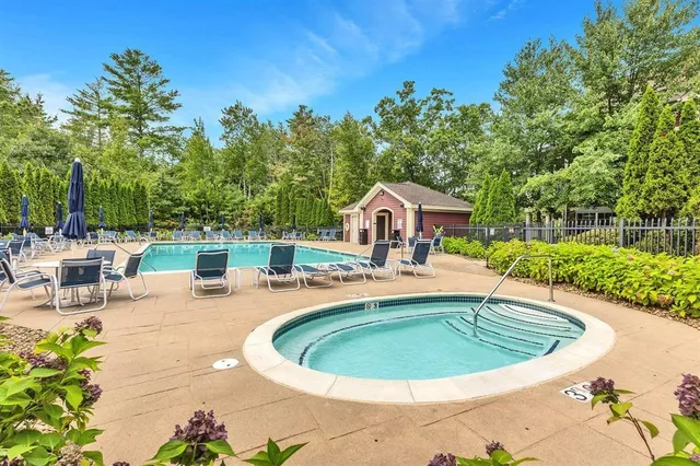 $499,000 | 163 Woodview Way, Unit 2, Manchester, NH 03102