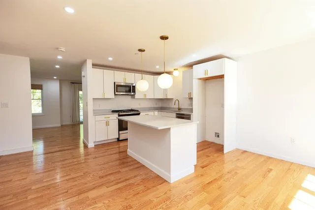 $499,000 | 163 Woodview Way, Unit 2, Manchester, NH 03102