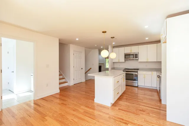 $499,000 | 163 Woodview Way, Unit 2, Manchester, NH 03102