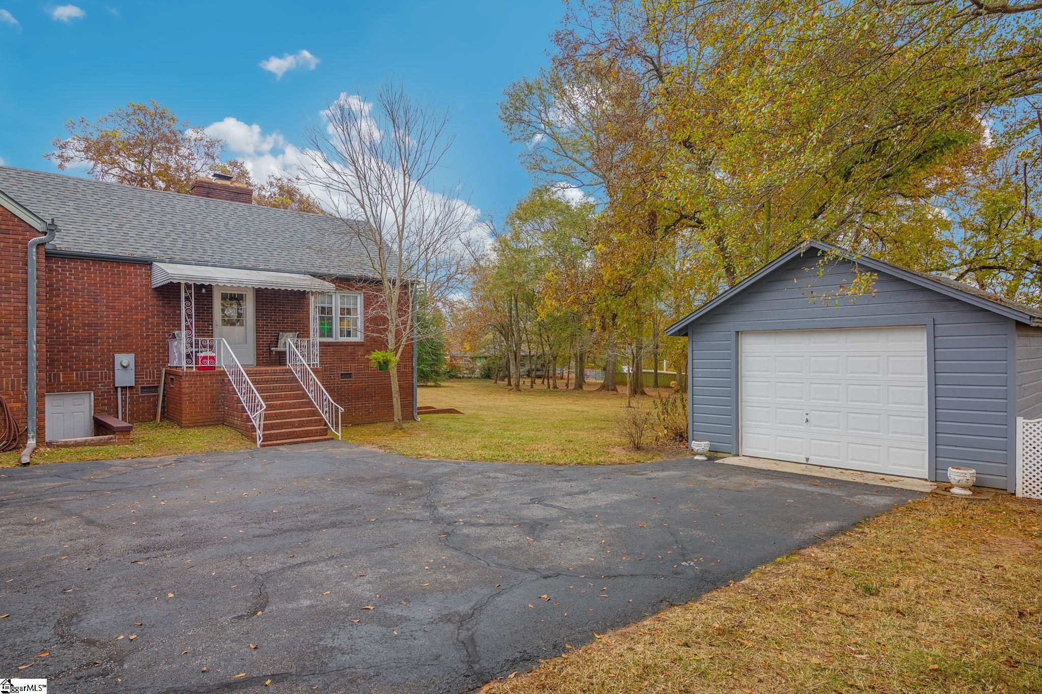 709 West Main Street Pickens, SC 29671 - Photo 28 of 36