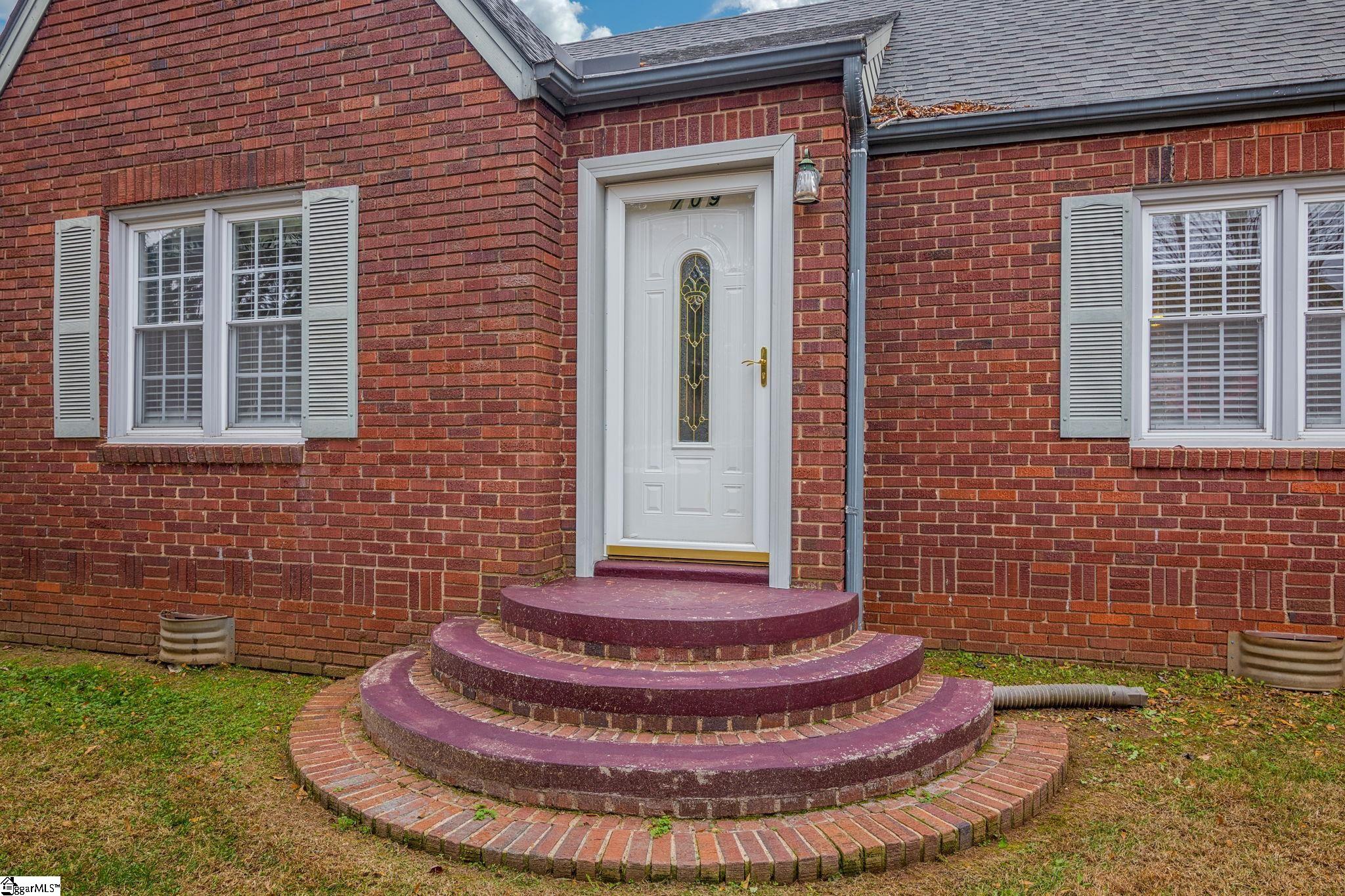 709 West Main Street Pickens, SC 29671 - Photo 4 of 36