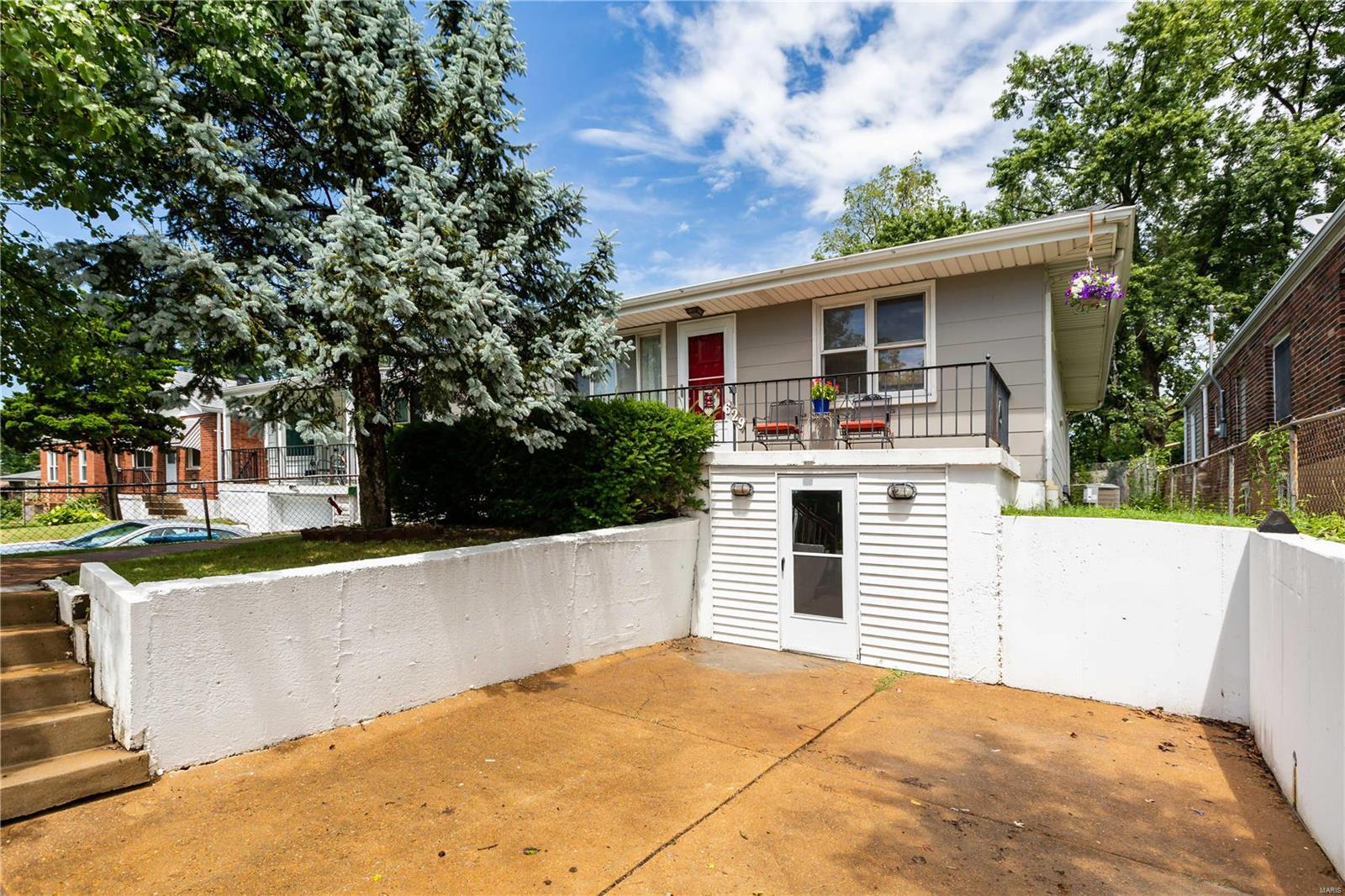 629 Reavis Barracks Road St. Louis, MO 63125 - Photo 1 of 18