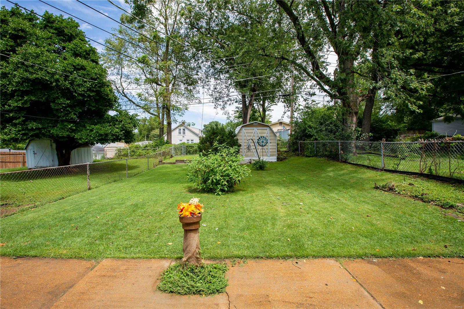 629 Reavis Barracks Road St. Louis, MO 63125 - Photo 15 of 18