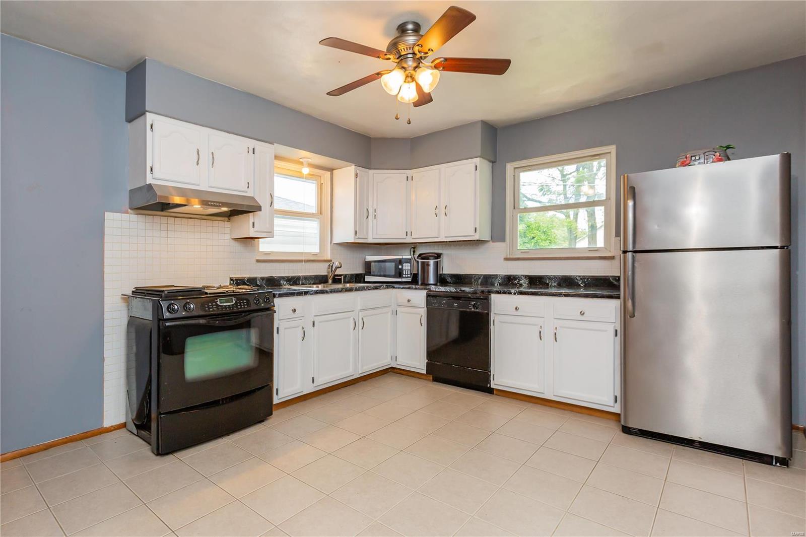 629 Reavis Barracks Road St. Louis, MO 63125 - Photo 4 of 18
