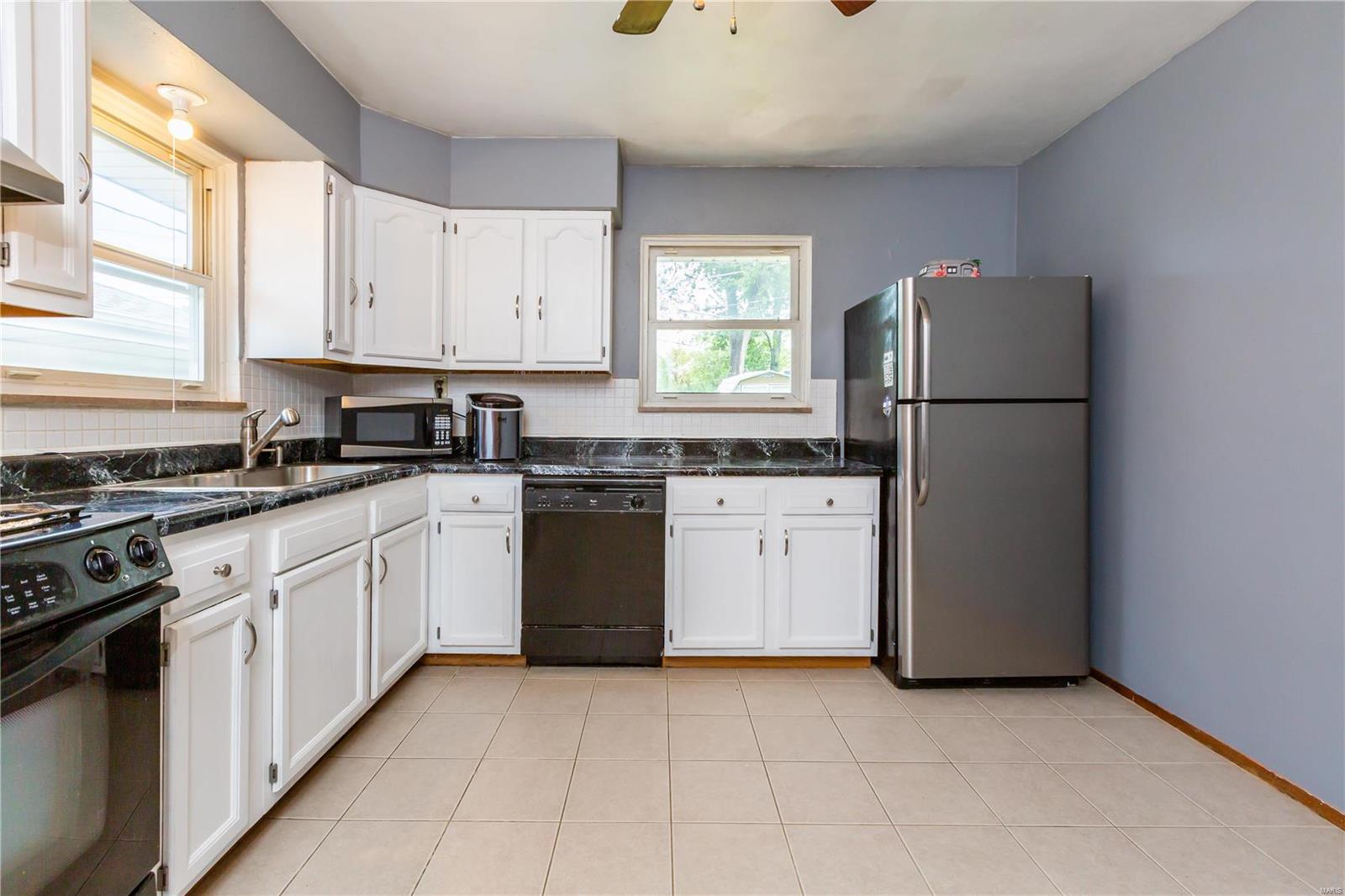 629 Reavis Barracks Road St. Louis, MO 63125 - Photo 6 of 18