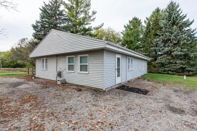 $1,950 | 10605 39th Avenue, Pleasant Prairie, WI 53158