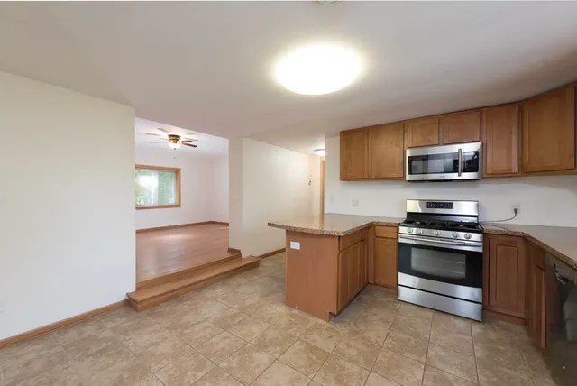 $1,950 | 10605 39th Avenue, Pleasant Prairie, WI 53158