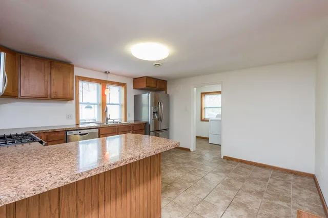 $1,950 | 10605 39th Avenue, Pleasant Prairie, WI 53158