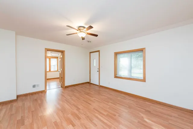 $1,950 | 10605 39th Avenue, Pleasant Prairie, WI 53158