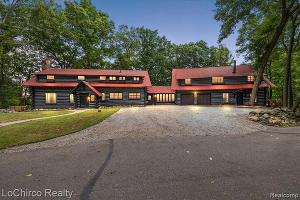 $799,900 | 8646 Thendara Boulevard, Clarkston, MI 48348