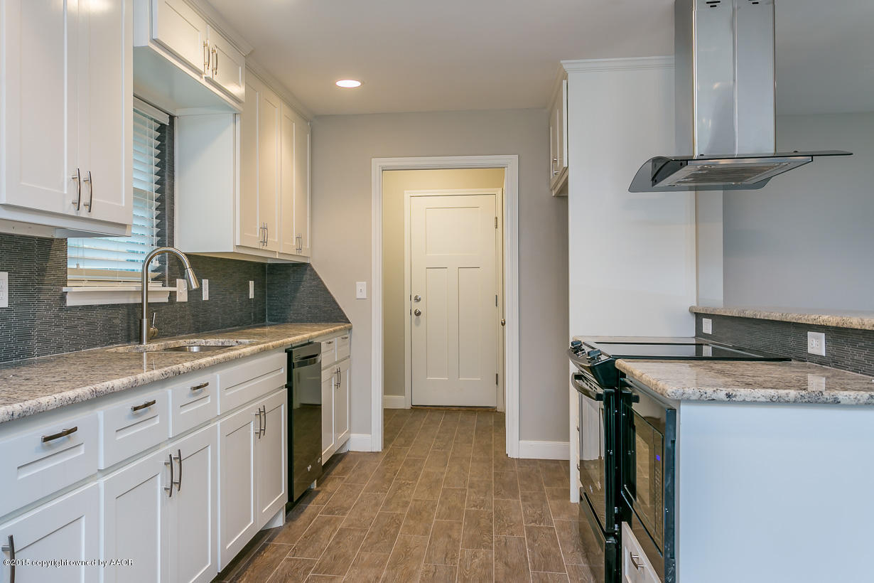 6103 Elmhurst Road Amarillo, TX 79106 - Photo 11 of 26 Kitchen