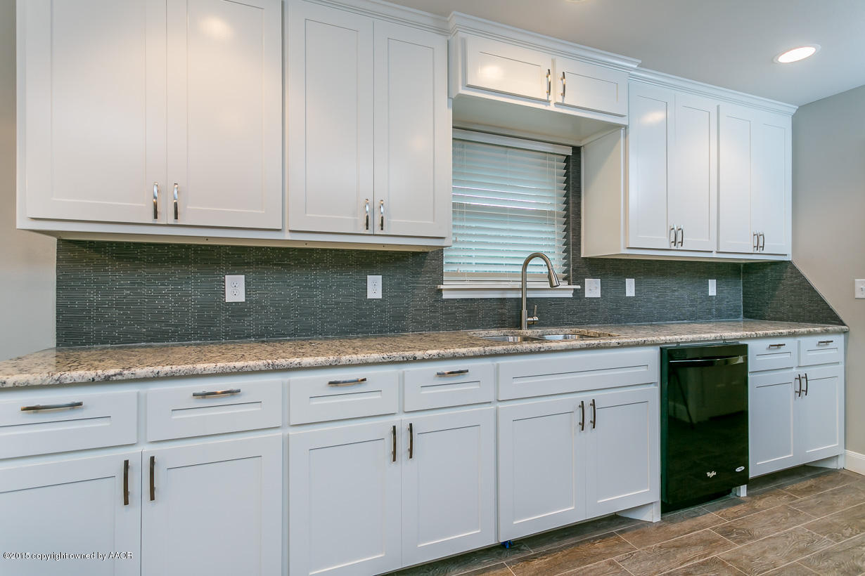 6103 Elmhurst Road Amarillo, TX 79106 - Photo 12 of 26 Kitchen