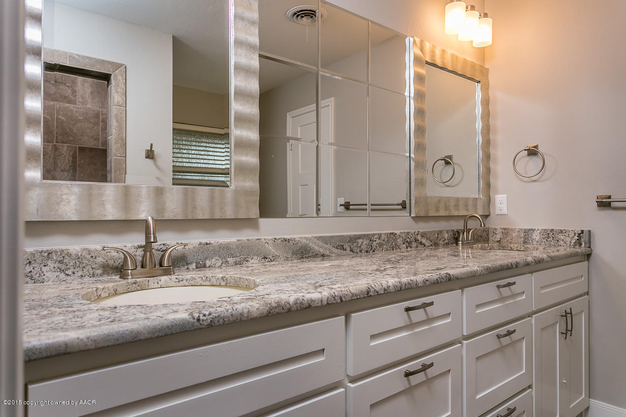 6103 Elmhurst Road Amarillo, TX 79106 - Photo 16 of 26 Master Bath