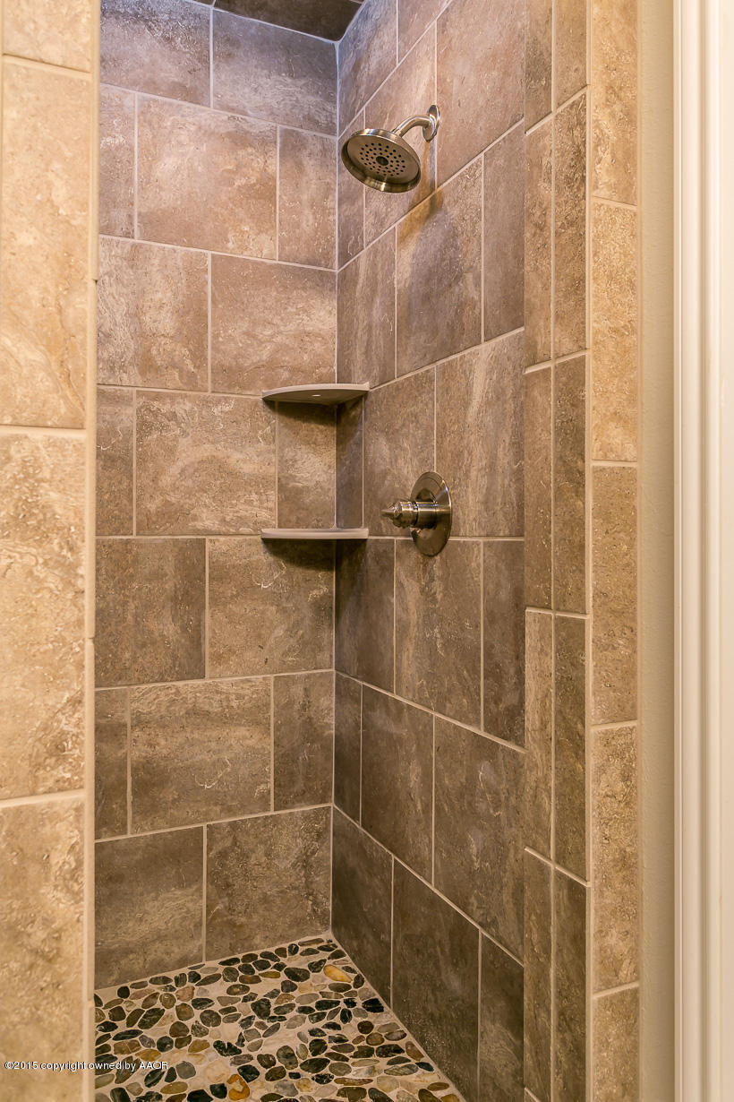 6103 Elmhurst Road Amarillo, TX 79106 - Photo 17 of 26 Master Shower