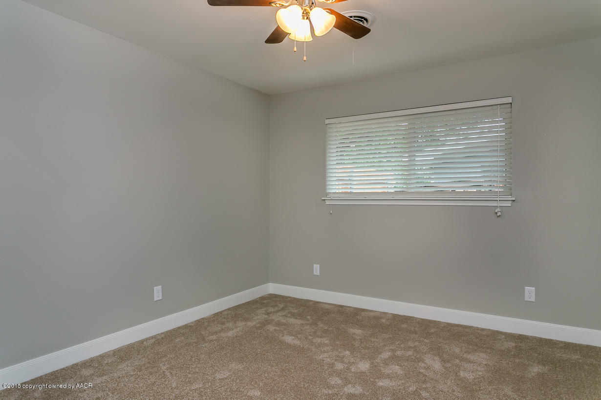 6103 Elmhurst Road Amarillo, TX 79106 - Photo 19 of 26 3rd Bedroom