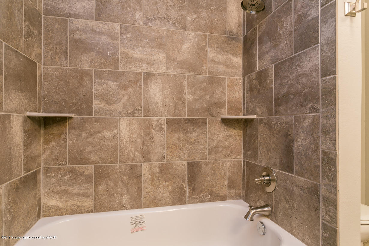 6103 Elmhurst Road Amarillo, TX 79106 - Photo 22 of 26 Hall Bath